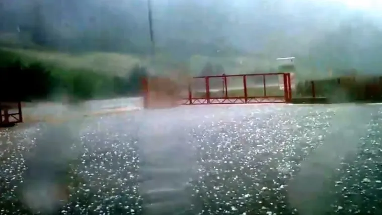 Padala je tuča veličine jajeta: Poginula jedna osoba