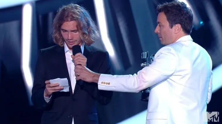 Beskućnik 'zamijenio' Miley Cyrus na pozornici