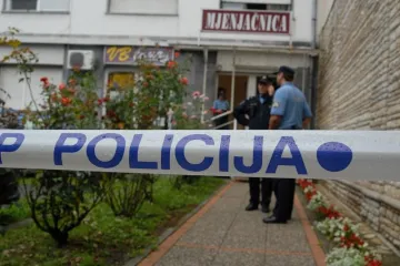 Tri osobe ozlijeđene u pljački mjenjačnice, razbojnik kritično