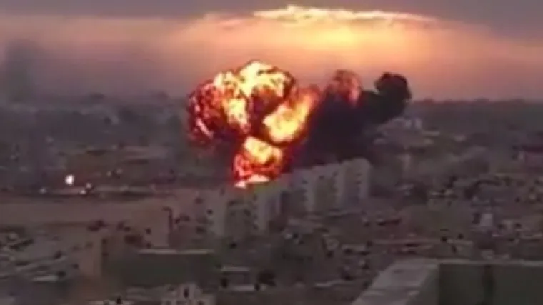 MiG se zabio u zgradu, poginuli pilot i dječak!