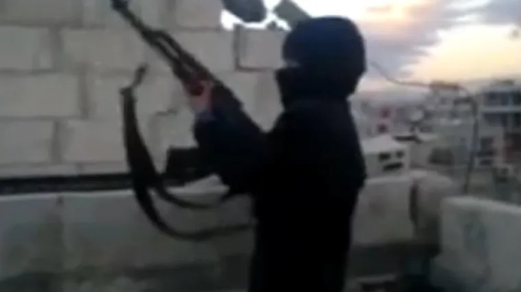 &Scaron;okantna snimka: Militanti pripremaju &scaron;estogodi&scaron;njaka za rat