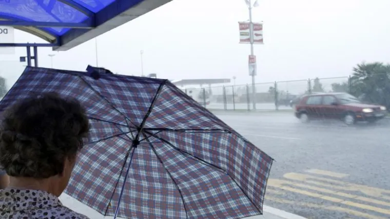 Ki&scaron;a u Splitu potopila ulice, kuće, dvorane, pa čak i banku!