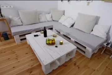 Evo kako od paleta napraviti stalak za televizor, stolić ili krevet!