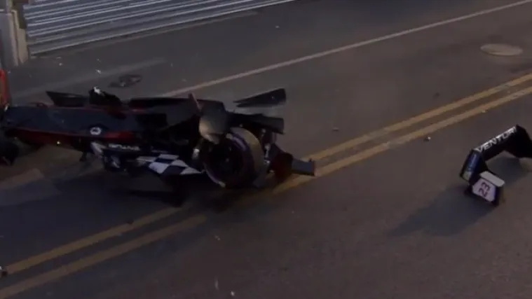 Jeziva premijera Formule E: Pogledajte ovaj užasan sudar