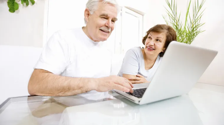 Njihove zlatne godine ispunjene su Fejsom, Skypeom, e-mailom...