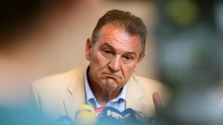 Čačić opet upozorava: 'U svakom trenu možemo ru&scaron;iti većinu!'