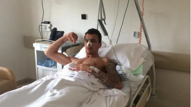 Mandžukić pozdravio navijače iz bolničke postelje