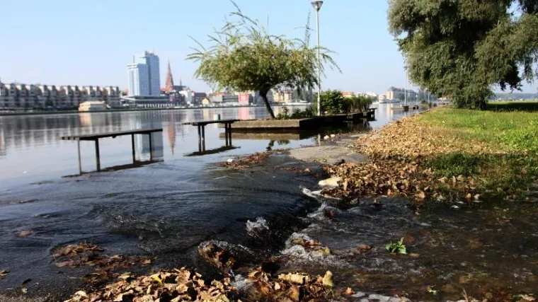 Drava se prelila na lijevu obalu u Osijeku, vodeni val u Donjem Miholjcu
