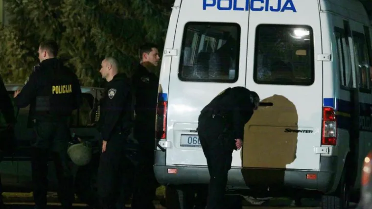 Pijani mladići napali policajce, jednog su lak&scaron;e ozlijedili