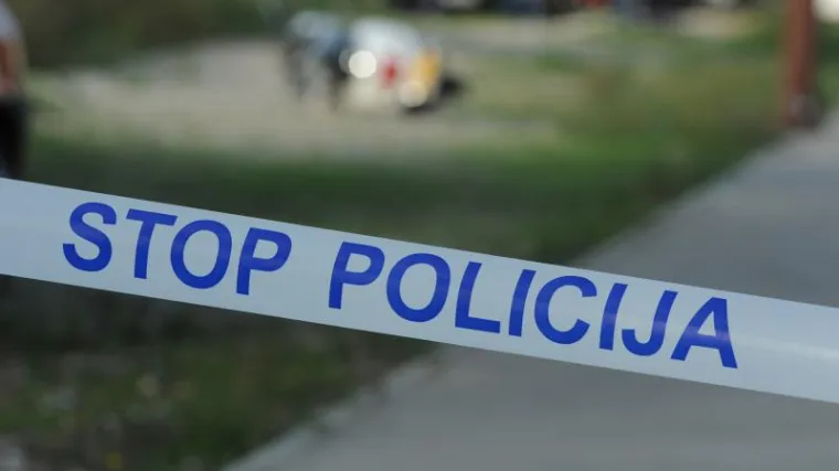 Sletio s ceste i udario u betonski zid, dvojica te&scaron;ko ozlijeđena