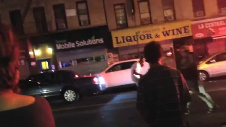 Policajac bacio trudnicu na tlo, kasnije i sjeo na nju!