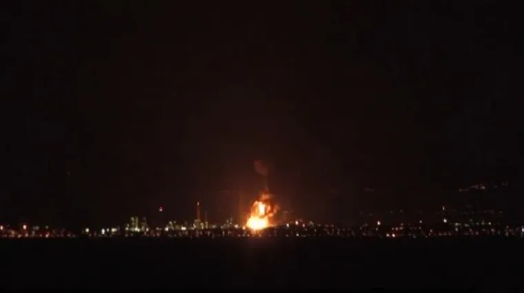 Izbio požar u rafineriji, lokalno stanovništvo pobjeglo