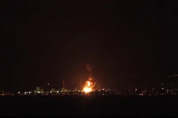 Izbio požar u rafineriji, lokalno stanovništvo pobjeglo