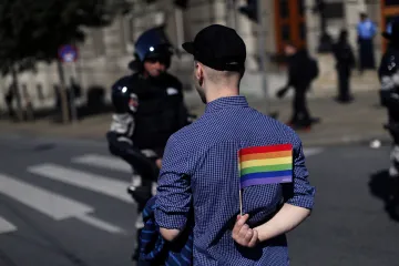 Završen Pride, huligani dimnim bombama zasuli zgradu radiotelevizije