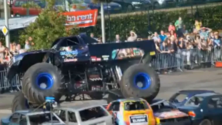 Zaletio se 'monster truckom' u publiku, poginule tri osobe