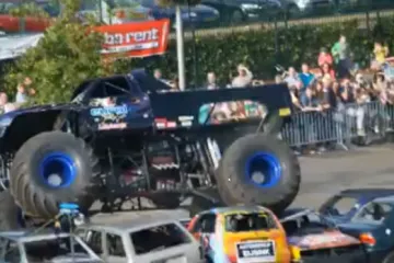 Zaletio se 'monster truckom' u publiku, poginule tri osobe
