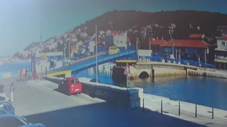 Pogledajte kako je &Scaron;ibenčanka autom preletjela most u Tisnom!