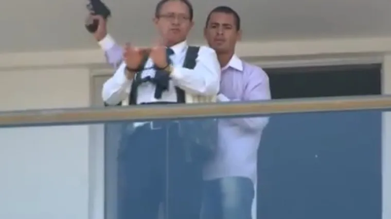 Političar mu&scaron;karca opasao eksplozivom i prijetio da će ga raznijeti