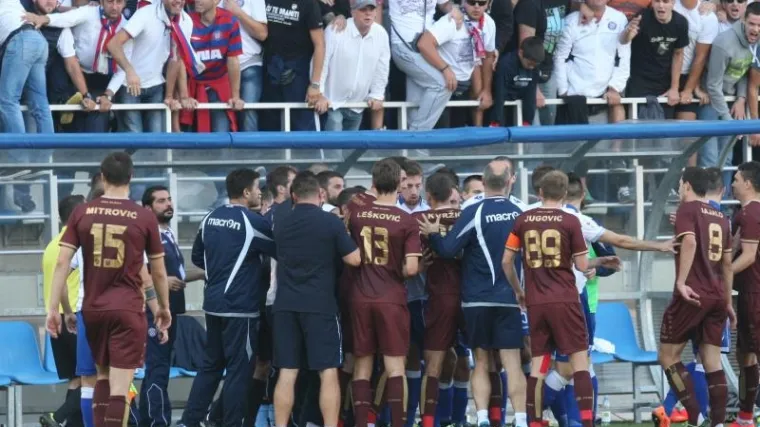 Ove ružne scene obilježile su Jadranski derbi