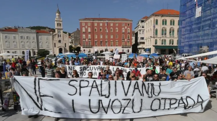 Tisuće prosvjedovale u Splitu protiv spaljivanja otpada