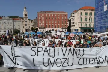 Tisuće prosvjedovale u Splitu protiv spaljivanja otpada