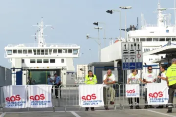 Prosvjednici se povukli iz splitske luke: Trajekti počeli s isplovljavanjem