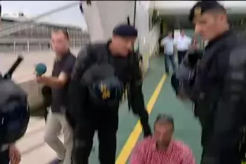 Policija fizički uklonila prosvjednike, ali i direktora