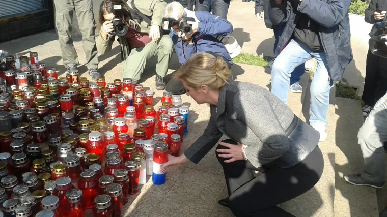 Kolinda dočekana ovacijama ispred Ministarstva branitelja