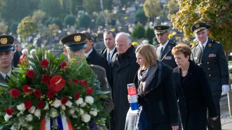 Državni vrh i branitelji na Mirogoju odali počast preminulima