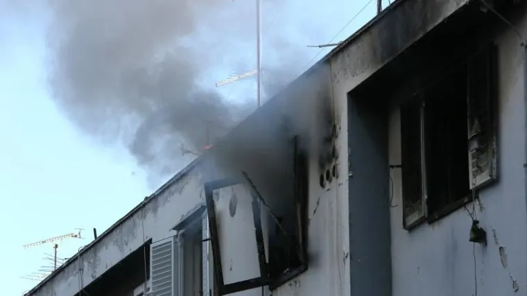 Izgorio stan u &Scaron;ibeniku, žena zadobila opekline