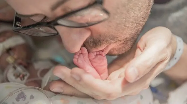 Potresna snimka: Otac odsvirao Beatlese umirućem sinu