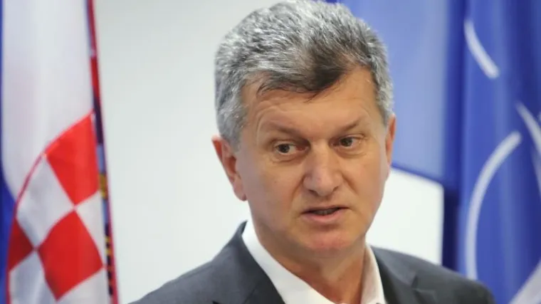 'Samo Josipović nema pravo poručivati 'ne zna, ne može, neće''