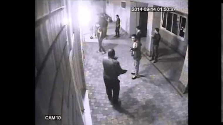 Nabacivali se ženi boksača, a on ih sredio jednim udarcem