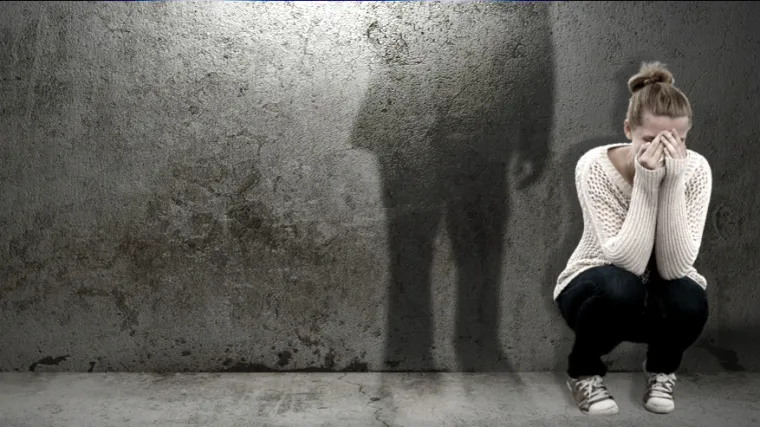 Roditelji prodali kćer maloljetniku koji ju je zatočio i silovao!