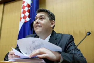 'Rekli ste da neće biti plaće od koje se plače, no od njih se danas rida'