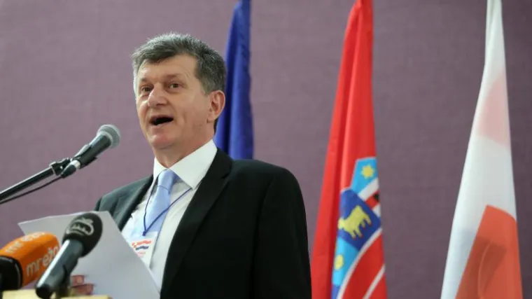 'Jedino ja mogu pobijediti Josipovića, zato me i izbjegava!'