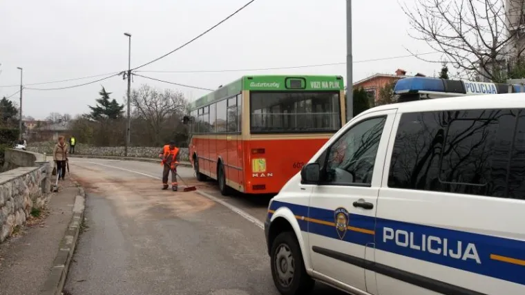 I&scaron;la po treće dijete u &scaron;kolu pa poginula u sudaru s autobusom