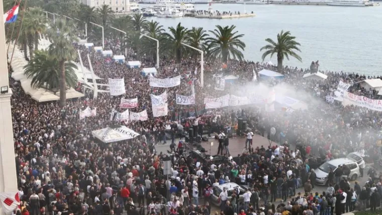 Torcida s krcate Rive odlučno poručila: 'Doći ćemo i u Zagreb!'