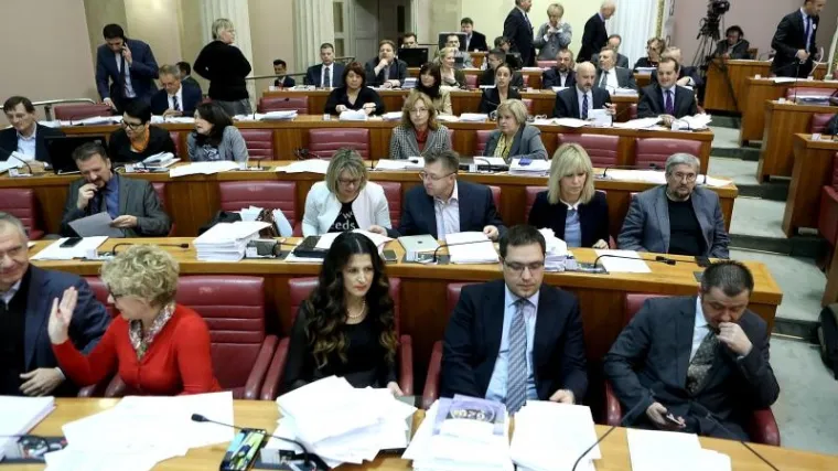 Vlada prihvatila primjedbe pobunjenih SDP-ovaca iz Rijeke i Splita