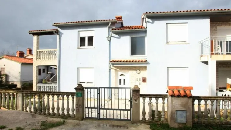 Djevojčica pala s balkona: Hitno prevezena u bolnicu