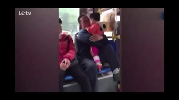 Je li ovaj mu&scaron;karac malo preprisan sa svojom kćeri?