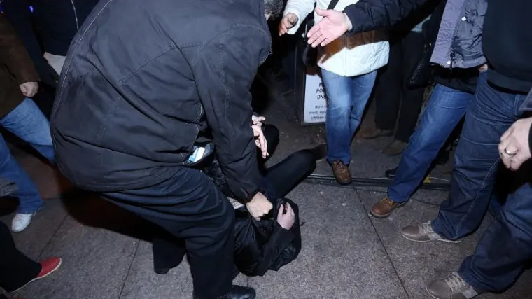 Incident na Kolindinom skupu: Napali ženu koja je vikala 'lopovi, lopovi'