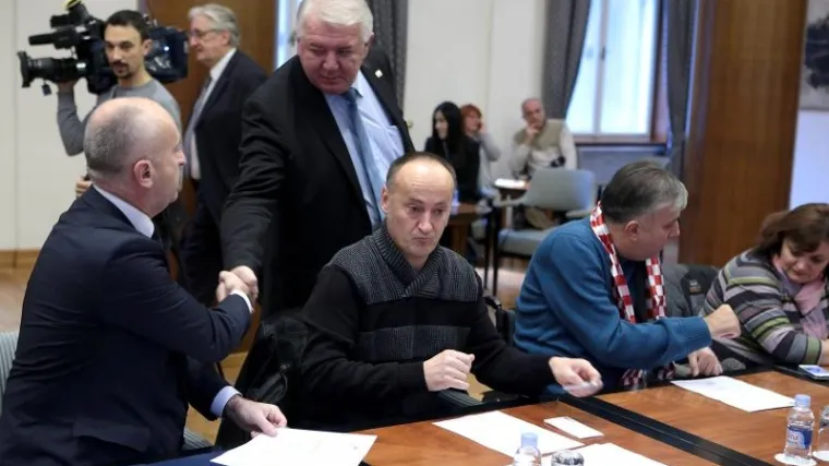 'Za&scaron;to se branitelji ne bi povukli, pa se vratili nakon Tri kralja?'