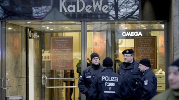 Pljačka u luksuznoj trgovini: Suzavcem onesposobili kupce