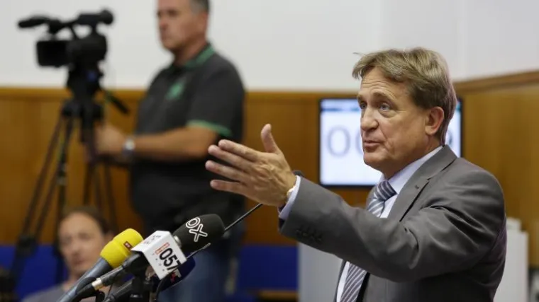 Pretresali zastupnike na ulazu u vijećnicu