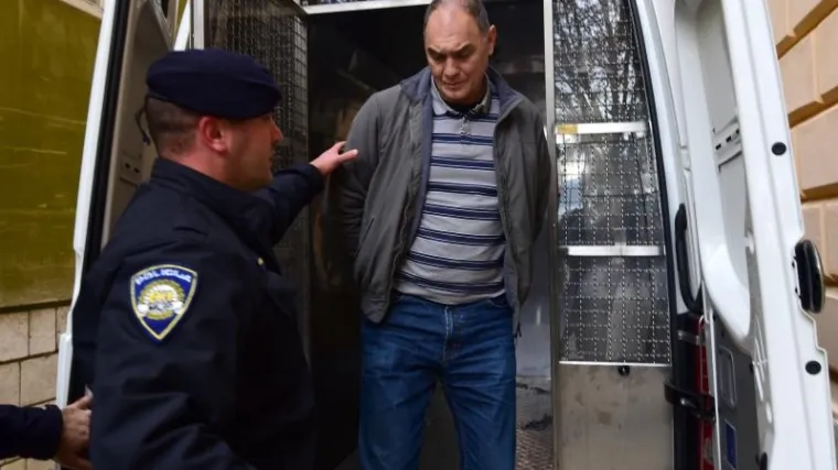 Brutalni napadač iz Zadra priveden sucu, beba i otac zasad stabilno