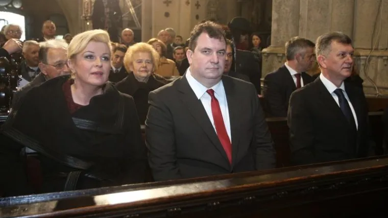 Predsjednički kandidati zaželjeli - sretan Božić!