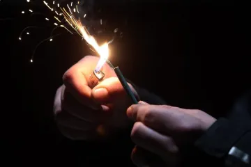 Šestogodišnjem dječaku petarda slomila palac!