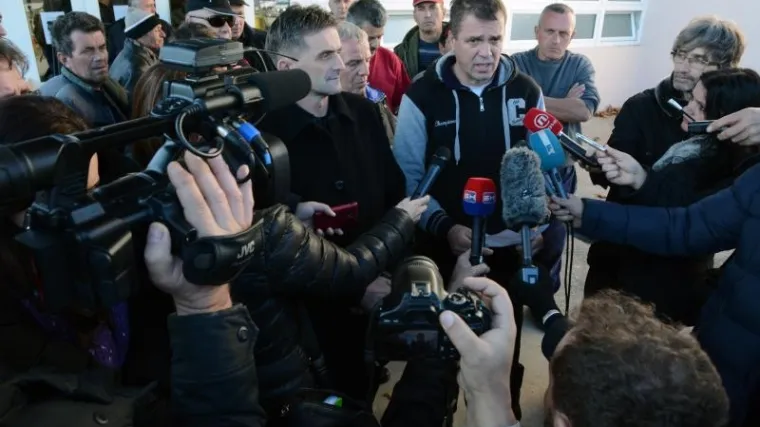 Tuzlanski radnici u nedjelju ujutro iz Ora&scaron;ja kreću prema Hrvatskoj