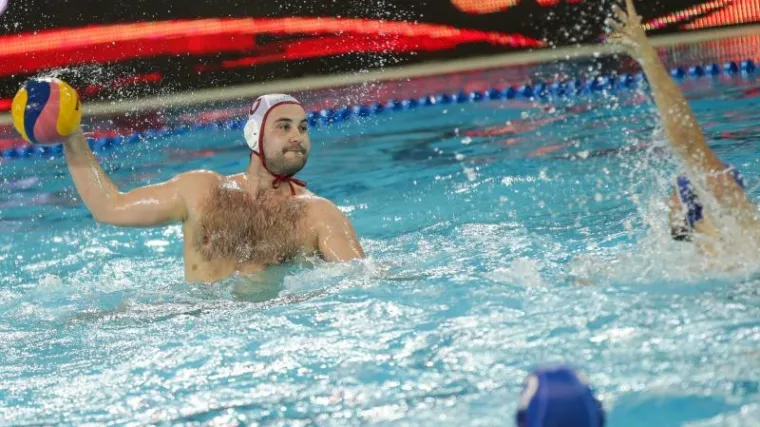 Dobud novčano kažnjen i oduzima mu se kapetanska vrpca